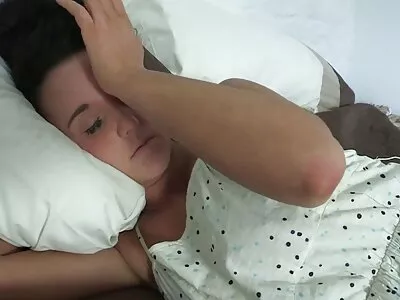 Kinesisk babe älskar att käka svensk amatör porrfilm djupt