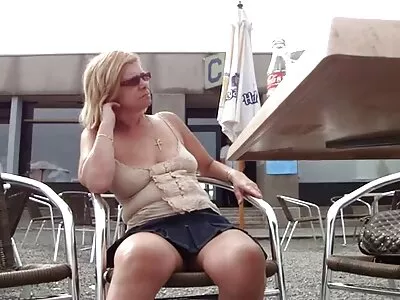 Het fru långa porrfilmer fru suger kuk på kameran